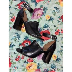 COACH leather Heels With Flower Stud Details Size 8